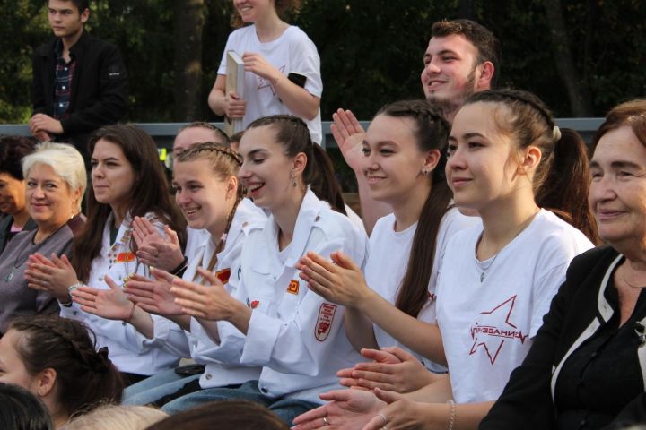 Бойцы студенческого медицинского отряда «Призвание» завершили работу в отделениях Лениногорской  больницы