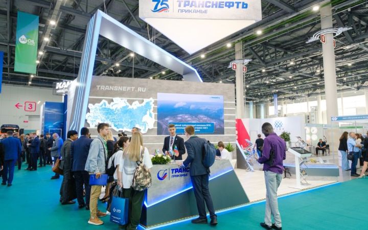 Стенд ПАО «Транснефть» на выставке «TatOilExpo-2024» осмотрел Рустам Минниханов