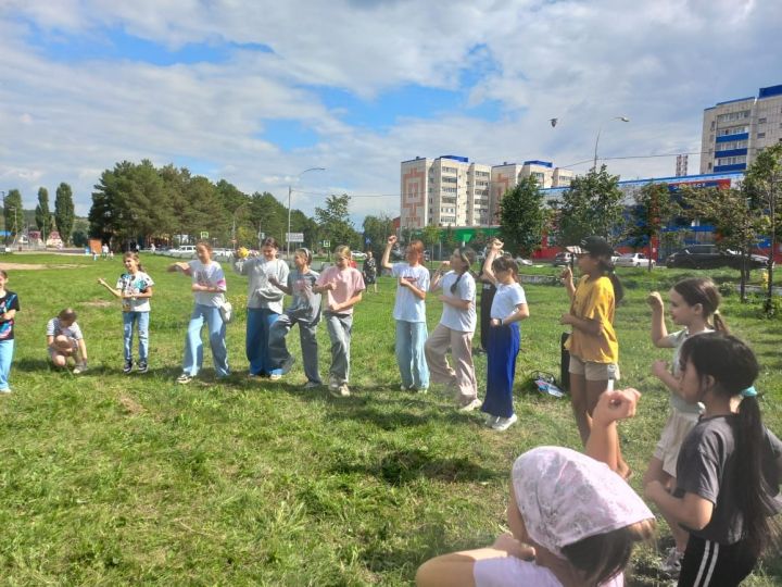 В Лениногорске на День Республики детей бойцов СВО пригласили на детские развлекательные программы