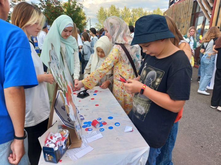 Лениногорцы торжественно отметили День Республики Татарстан, День города Лениногорска, профессиональный праздник работников нефтяной и газовой промышленности