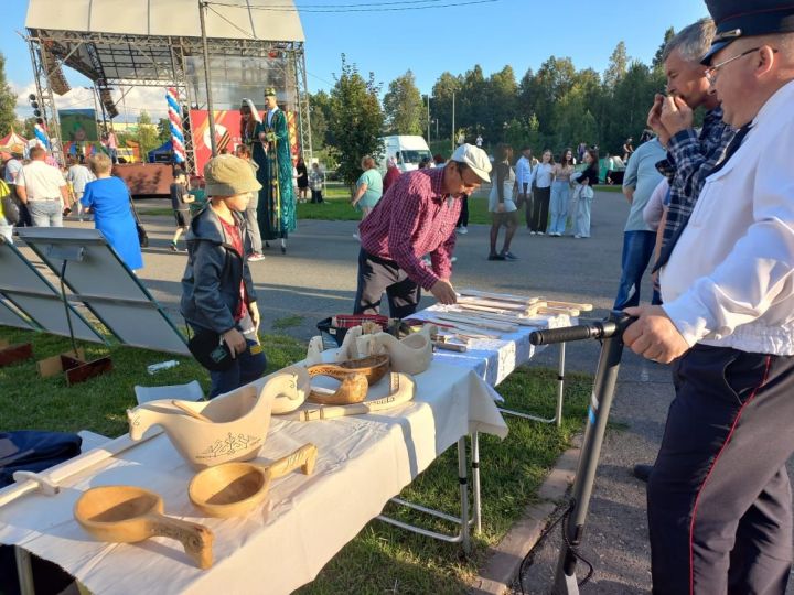 Хедлайнерами праздничного концерта в честь Дня Республики Татарстан в Лениногорске стали Анет Май и Егор Шип