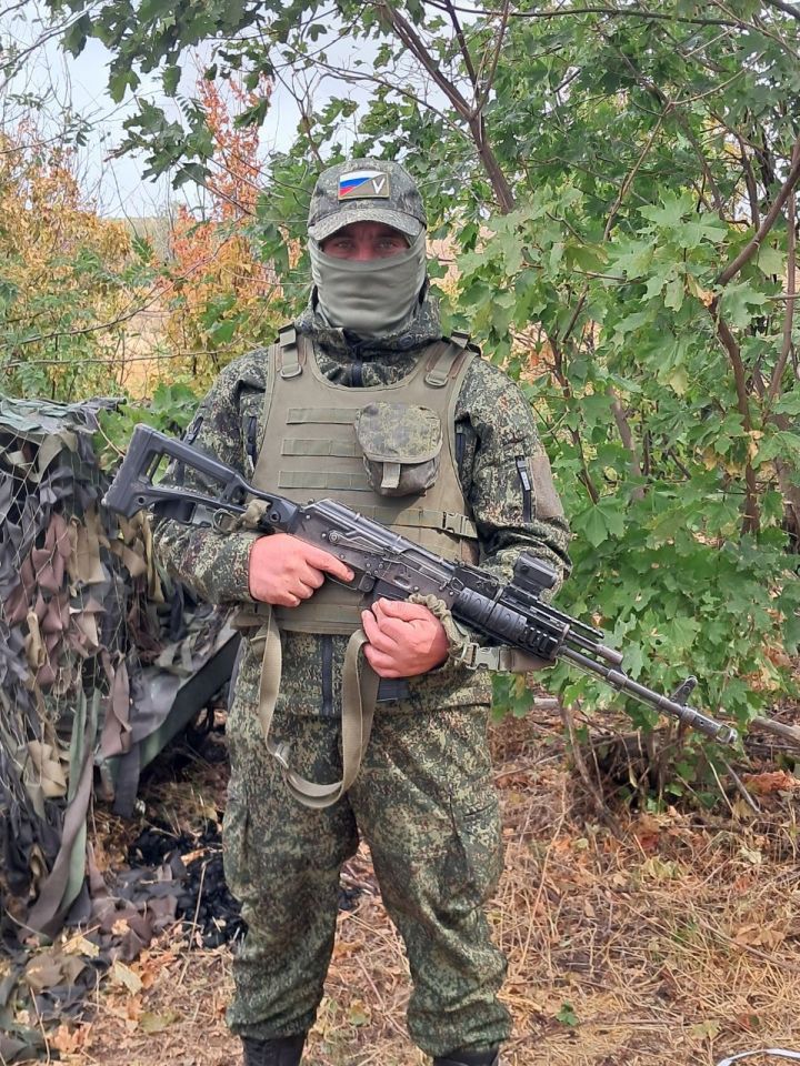 Бойцы СВО передали волонтерам из группы «СВОих не бросаем» именные медали