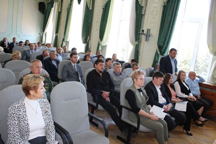 Марат Гирфанов провел первое совещание в мэрии Лениногорска