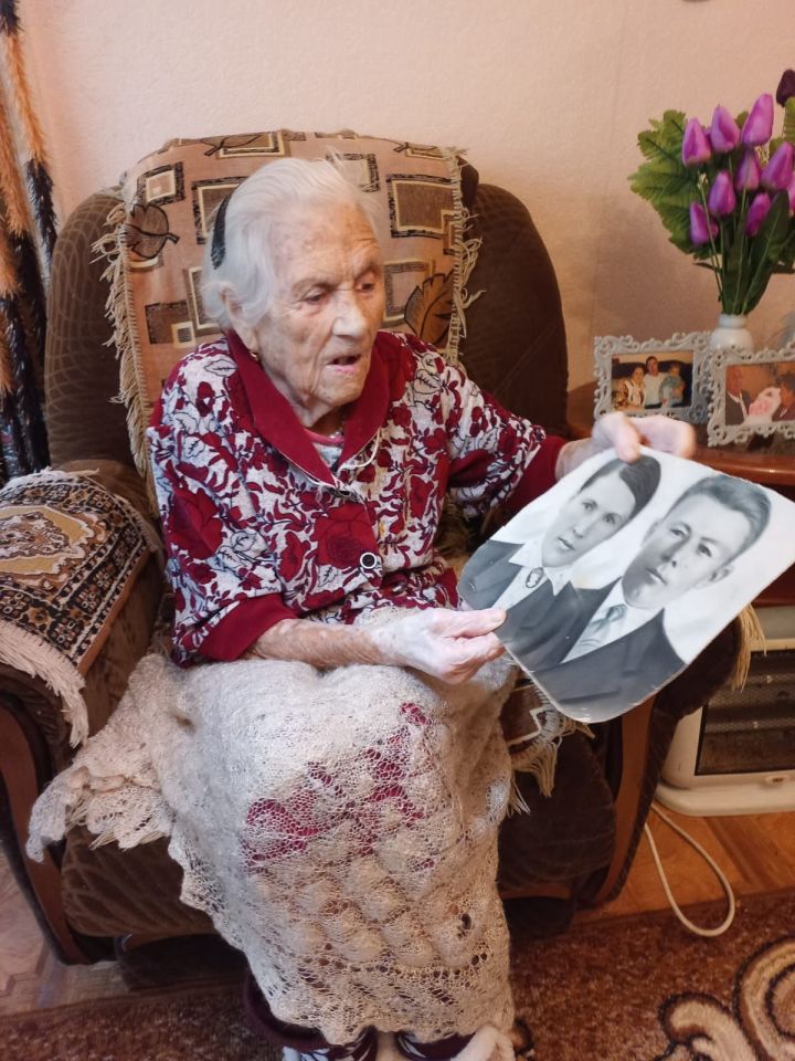 95-летняя труженица тыла из Лениногорска пригласила к себе домой членов избирательной комиссии, чтобы проголосовать на дому