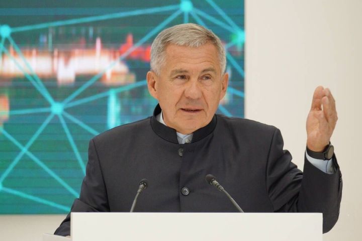 Рустам Минниханов открыл Международный форум Kazan Digital Week-2024