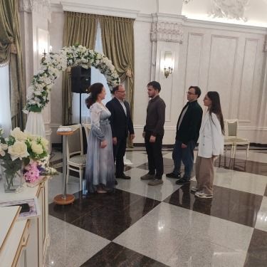 В Лениногорском ЗАГСе с 25-летием совместной жизни поздравили семейную пару