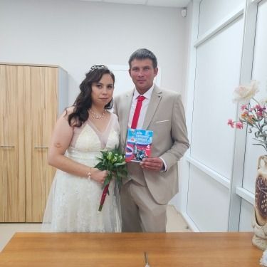 Молодожены Лениногорска присоединились к акции «Нашим героям»