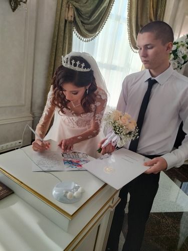 Молодожены Лениногорска присоединились к акции «Нашим героям»