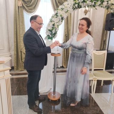 В Лениногорском ЗАГСе с 25-летием совместной жизни поздравили семейную пару