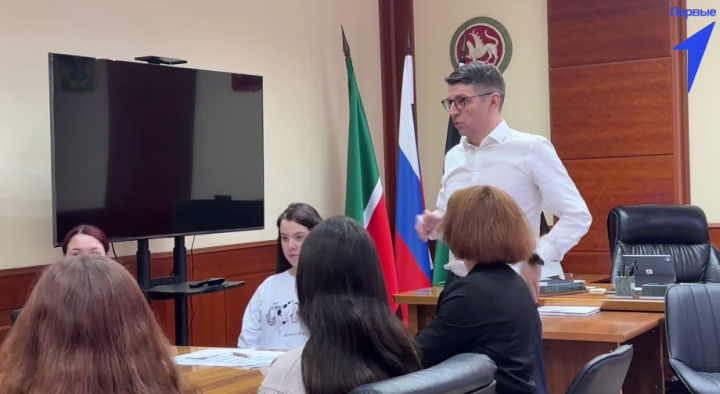 Марат Гирфанов провел экскурсию по администрации Лениногорска