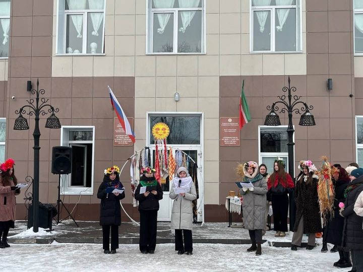 Студенты музыкально-художественного колледжа Лениногорска на масленицу приготовили необычные блины