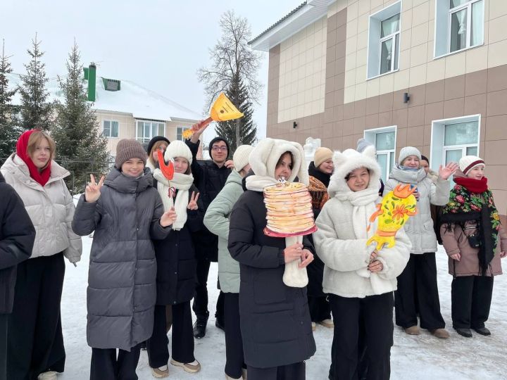 Студенты музыкально-художественного колледжа Лениногорска на масленицу приготовили необычные блины