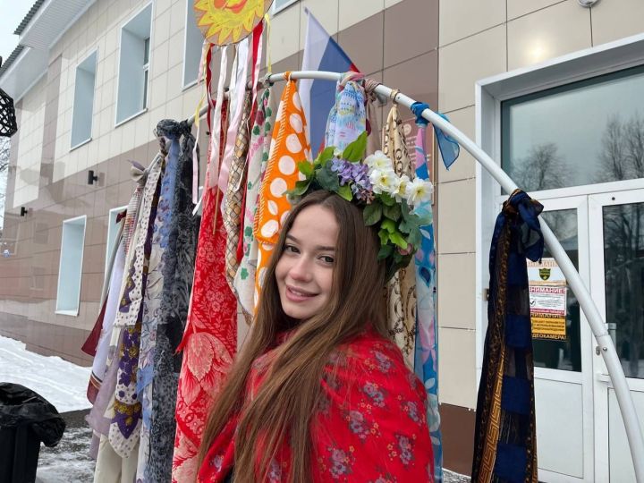 Студенты музыкально-художественного колледжа Лениногорска на масленицу приготовили необычные блины
