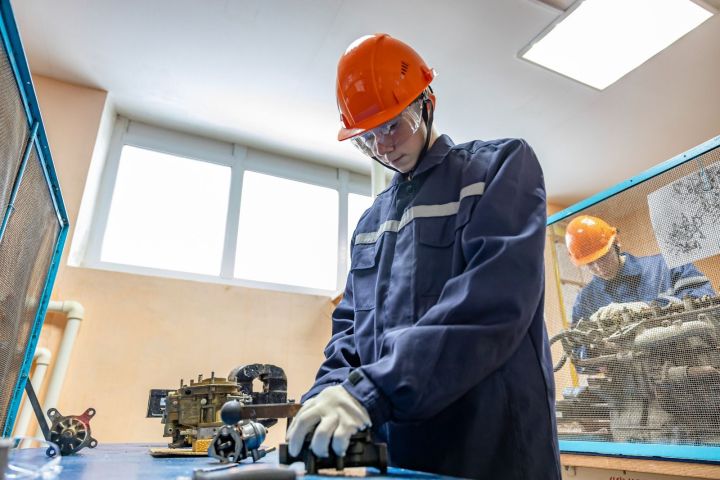 Лениногорские девятиклассники осваивают нефтяные профессии