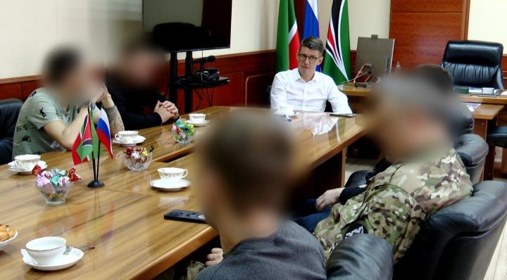 На встрече в мэрии Лениногорска бойцы СВО попросили радиоэлектронные средства борьбы с дронами