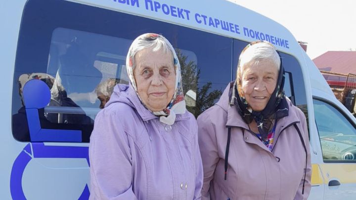В Лениногорском районе продолжается доставка пожилых сельчан в медучреждения