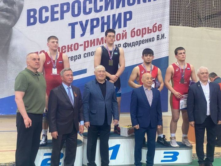 Борец из Лениногорска Ильназ Салахов завоевал серебро всероссийских соревнований