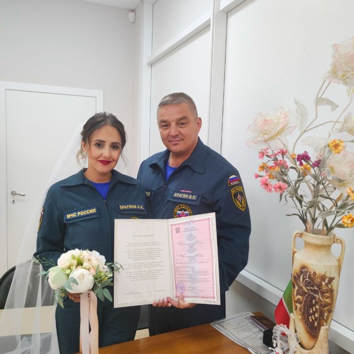 В Лениногорске огнеборцы заключили брак в день пожарной охраны России