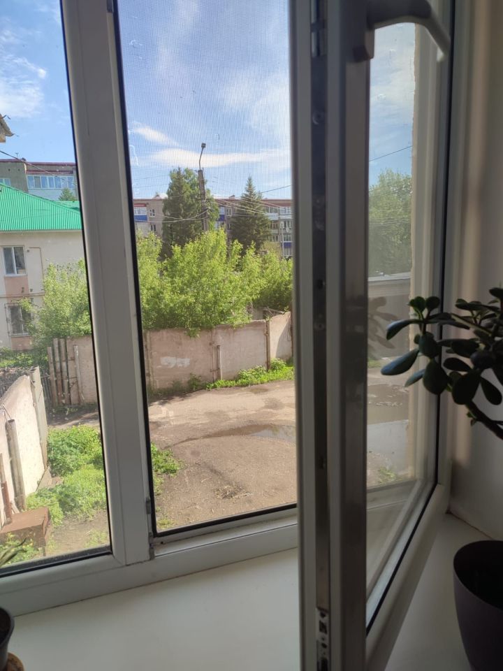 Лениногорцам напомнили, что открытые окна могут стать причиной гибели детей