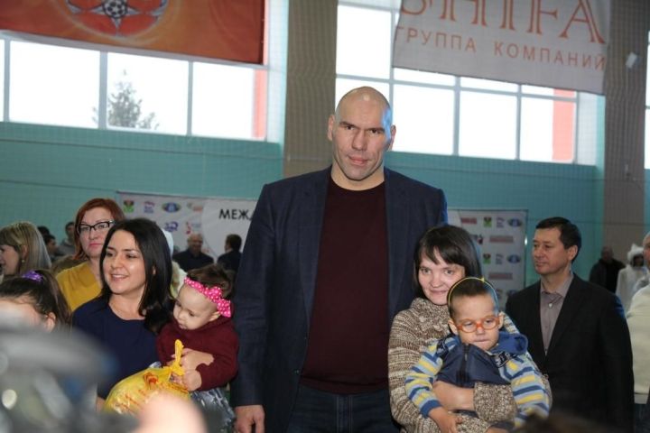 Николай Валуев приедет на межрегиональный турнир по боксу в Лениногорск