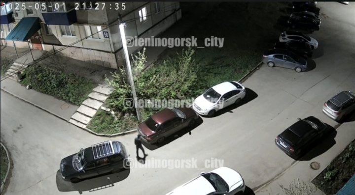 В Лениногорске видеокамера зафиксировала, как водитель совершил ДТП и скрылся