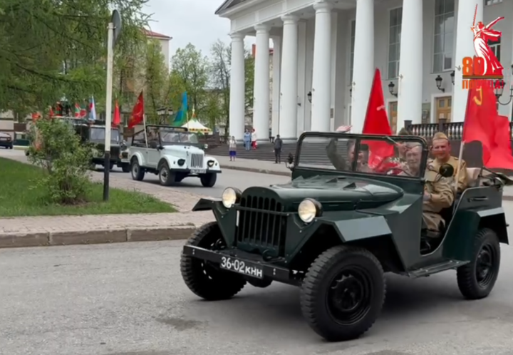 В Лениногорске «фронтовые бригады» навещали ветеранов  на уникальных ретро-автомобилях