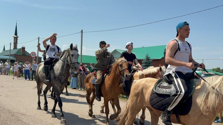 В День России в Лениногорском районе состоялся Конный пробег