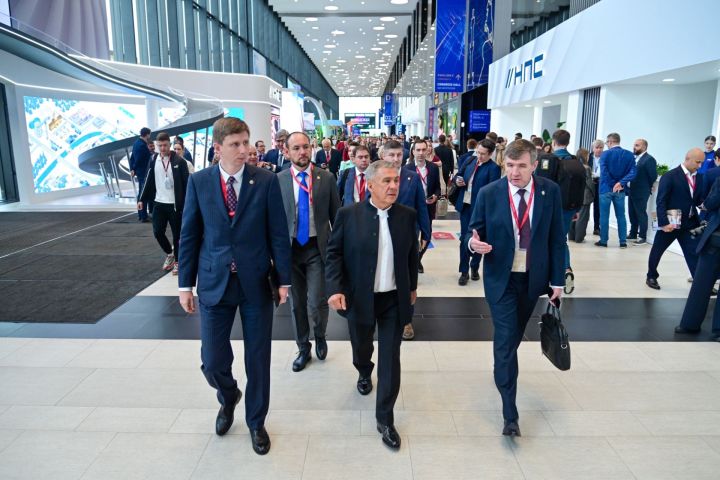 Рустам Минниханов подвел итоги работы делегации Татарстана на Петербургском международном экономическом форуме