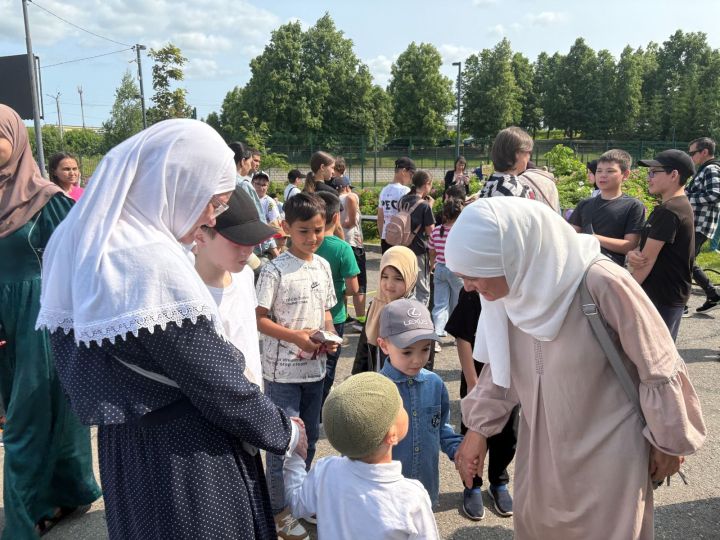 В Лениногорске на Курбан Байраме дети получали призы за знание корана