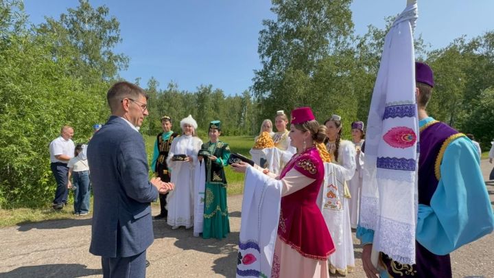 В Лениногорске на Сабантуе гости смогли познакомиться с национальными двориками