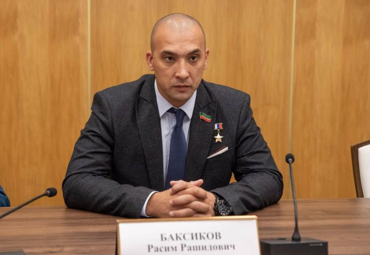 Герой России Расим Баксиков проходит стажировку в Минспорта Татарстана