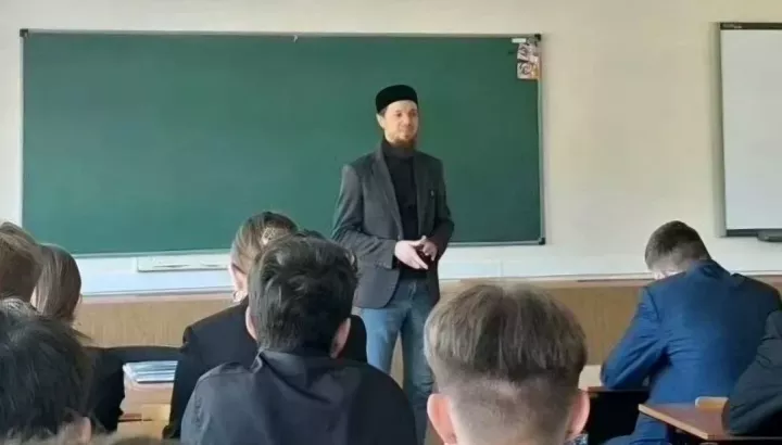 В Лениногорске о вредных привычках со студентами беседовал хазрат