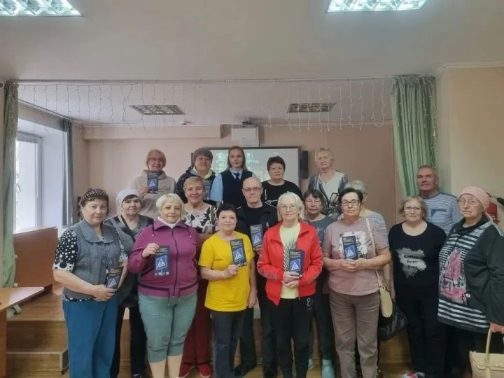 В Центре социальной помощи «Долголетие» Лениногорска прошла беседа о правилах дорожного движения