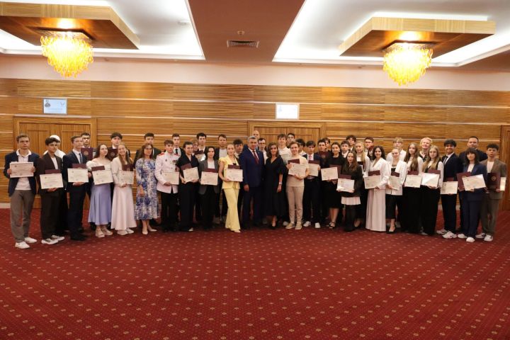 В Татарстане отметили выпускников, получивших максимальные баллы на ЕГЭ