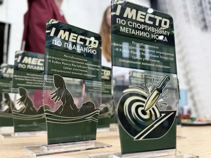 Ветераны СВО испытали свои силы в плавании и спортивном метании ножа на соревнованиях в Альметьевске