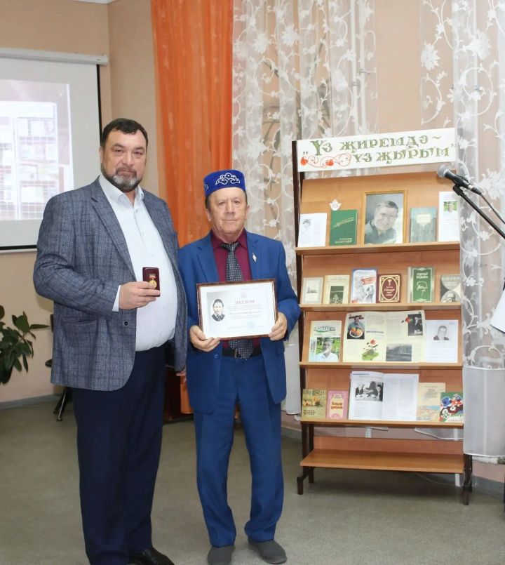 Лениногорец получил медаль к 140-летию со дня рождения Тукая