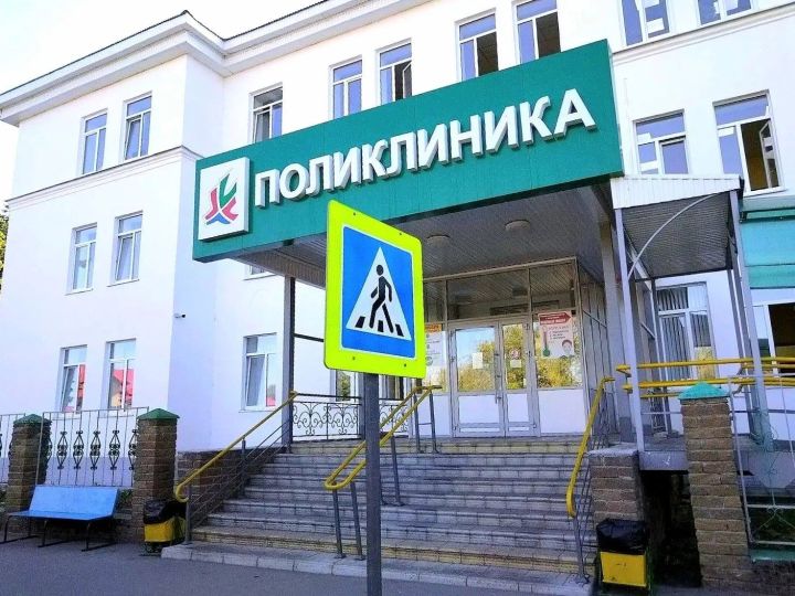 В Лениногорской больнице приступили к работе 2 новых специалиста